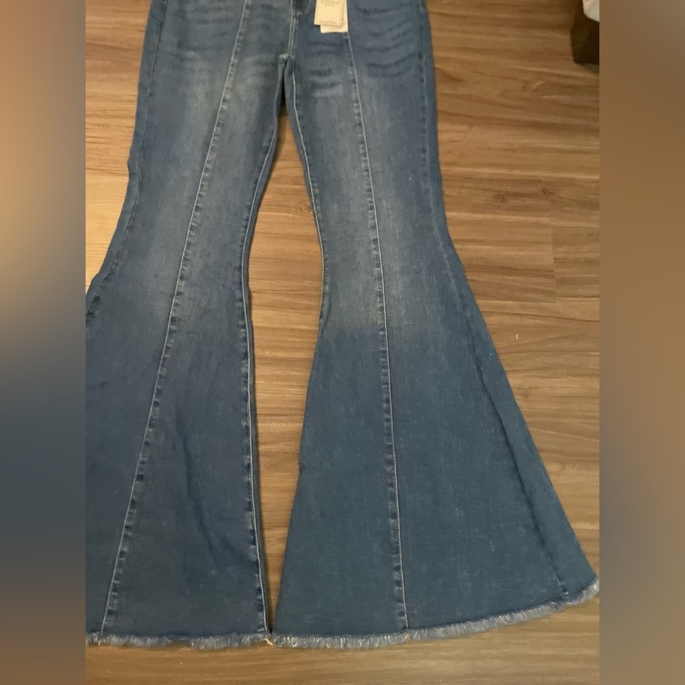 Judy Blue Classic High Waist Super Flare Jeans in Denim Blue frayed hem size 11 - Picture 7 of 8